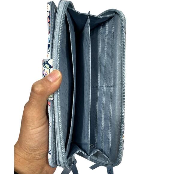 Vera Bradley Ultralight RFIS Turnlock Wallet / Cherry Blossom - Picture 6 of 11